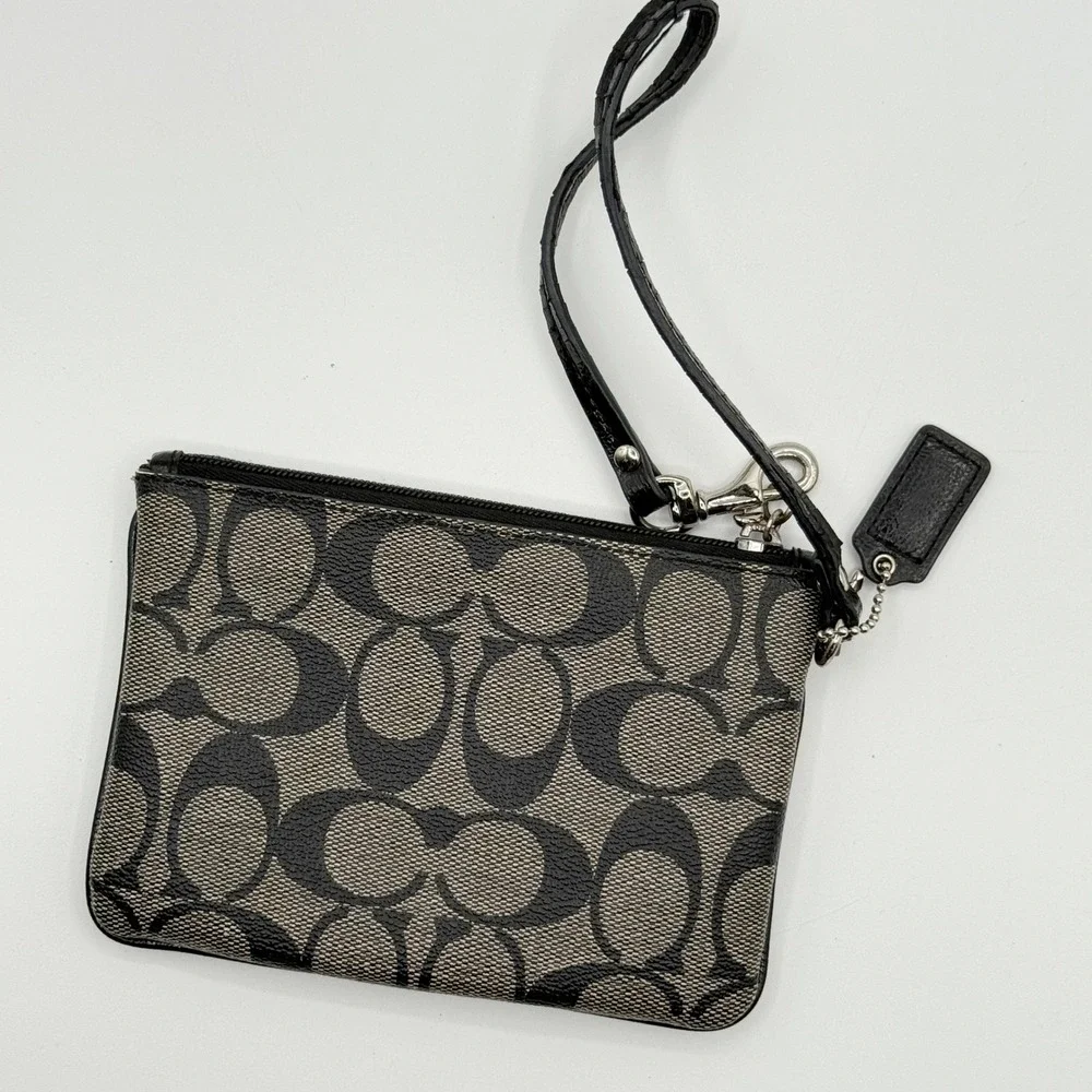 COACH Signature Wristlet Pouch Big C‎ Black/Gray Medium Size Coated Canvas